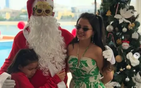 Dhoni's 'Santa Claus' Look Sets Internet Ablaze, Poses With Wife, Daughter