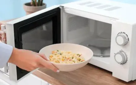 You Should Never Reheat These 6 Foods In A Microwave