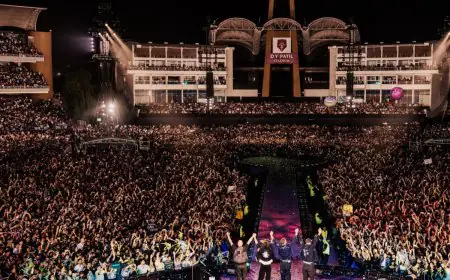 Illuminated Wristbands Likely To Become The New Wedding Decor Trend Post Coldplay Concerts