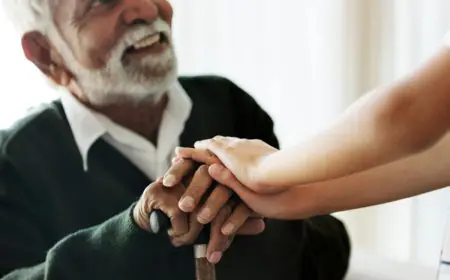 5 Strategies to Help Seniors Overcome Loneliness and Enhance Emotional Well-being
