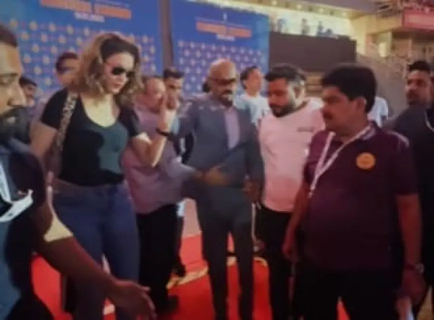 Vinod Kambli's Wife Helps Him Walk Out To Wankhede Celebrations - Watch