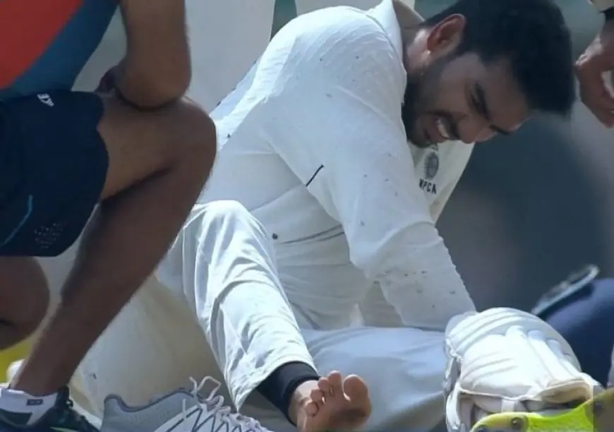 KKR Star Returns To Bat After Ankle Injury. Internet Says "Fighter Hai..."