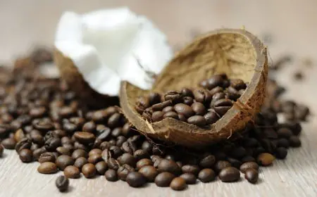 This DIY Coconut Oil And Coffee Mask Can Make Your Hair Naturally Strong And Shiny