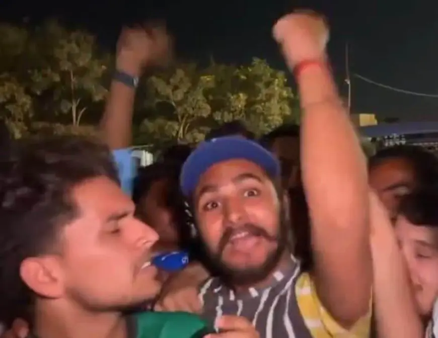 "Kohli Zindabad": Fans In Karachi Shower Love On India Star. Video Viral