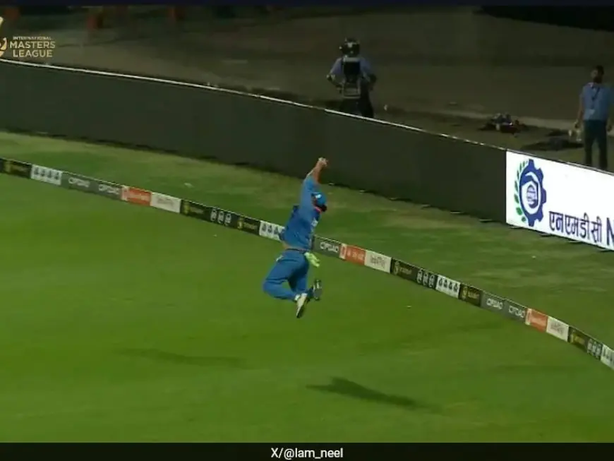 Watch: Yuvraj, Aged 43, Takes Stunner. Don't Miss Sara Tendulkar's Reaction