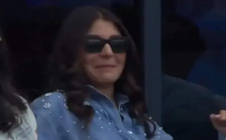 Watch: India Drop Sitters In CT 2025 Final vs NZ. Fans, Anushka Frustrated