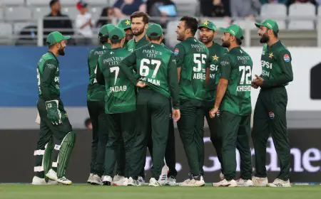 3rd T20I LIVE: Pakistan Stop NZ Onslaught, Take 2nd Wicket In Powerplay