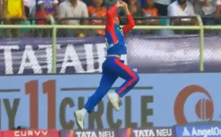 Watch: Catch Of IPL 2025? DC Star's Brilliant Effort Leaves Everyone Stunned