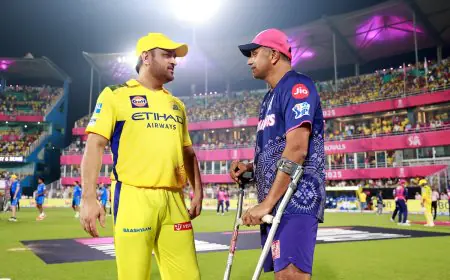 Dhoni Shares Heartwarming Moment With Dravid. Internet Can't Keep Calm