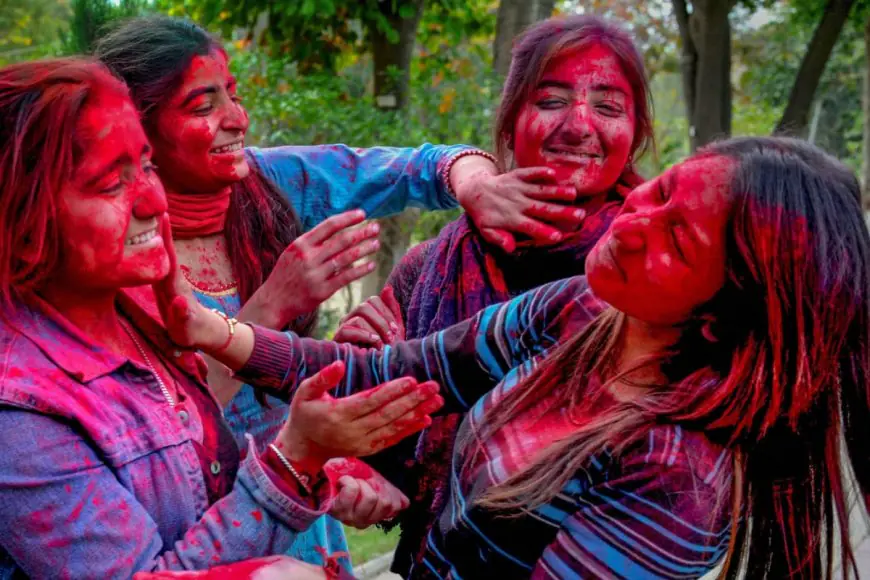 Holi 2025: 7 Tips To Protect Your Skin, Hair, And Eyes From Gulal