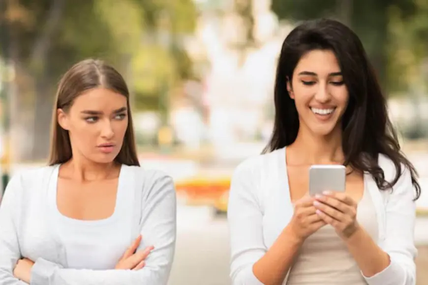 Set Clear Boundaries, Don't Engage: Here's How To Deal With Toxic People