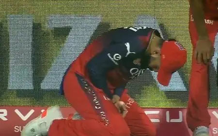 Kohli Hurts Finger During RCB vs GT game. Internet Says, "Needs To Skip..."