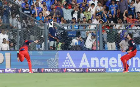 RCB Stars Show Exceptional Teamwork, Take Game-Changing Catch vs MI