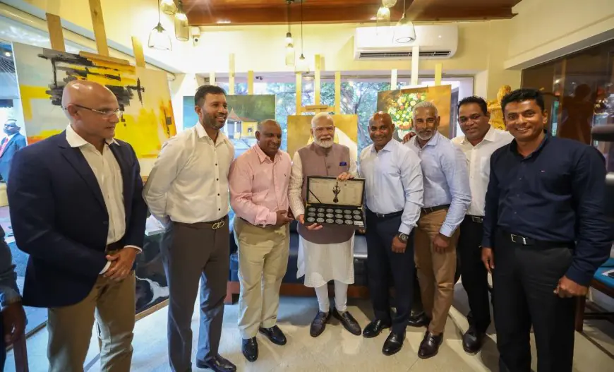 PM Modi Meets Sri Lanka's 1996 WC-Winning Team On Visit To Island Nation