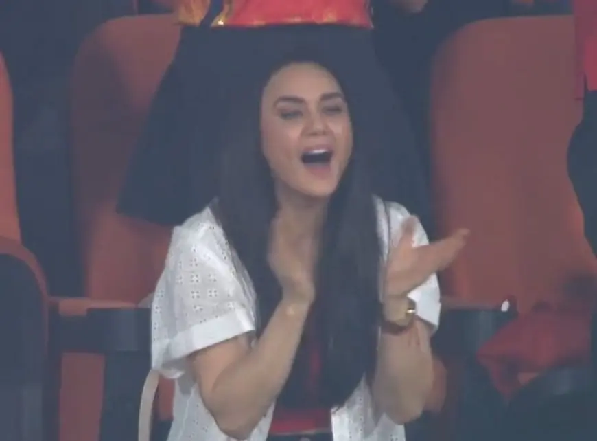 Preity Zinta's Reaction Can't Be Missed As PBKS Star Slams Ton In 39 Balls