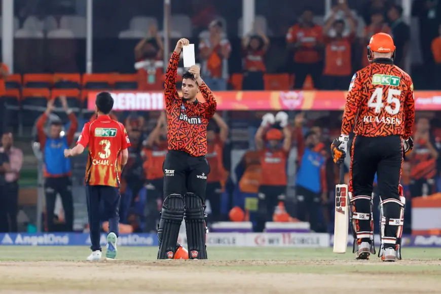 Watch: Shreyas' Act After Abhishek's 'Note' Celebration Has Fans In Splits