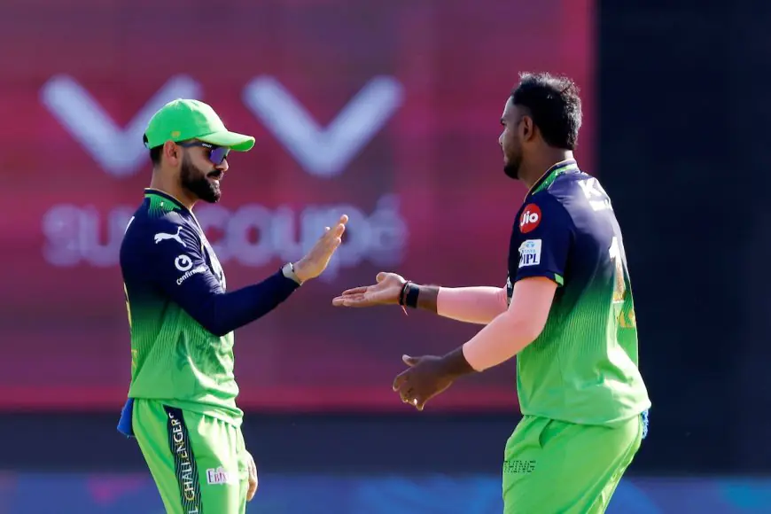 IPL LIVE: Virat Kohli Drops Sitter, RCB Miss Yet Another Chance vs RR