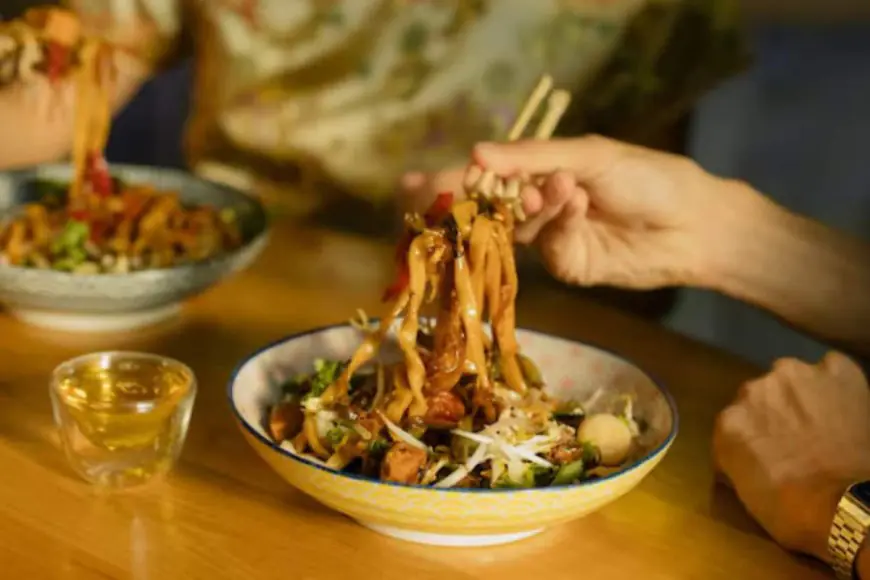 From The Viral Cucumber Salad To Instant Chilli Oil Noodles: 4 Food Trends That Reshaped Indians’ Food Choices