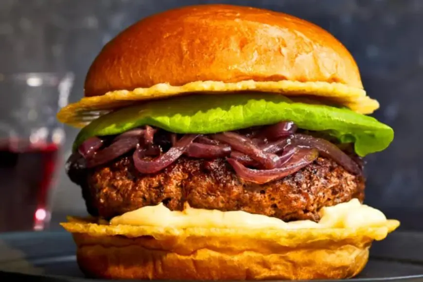 The Anatomy of a Perfect Burger: Breaking Down the Art of Flavour Balance, Texture, and Structure