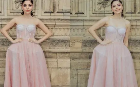 Kanika Kapoor’s Corseted Blush Look Was All About Soft, Feminine Power