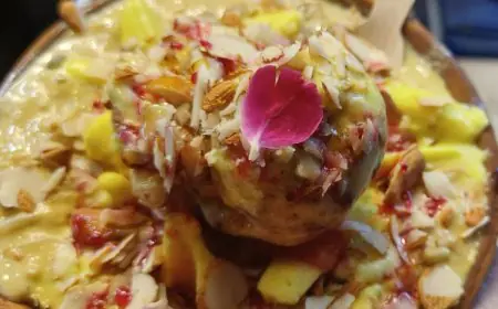 Delhi’s 235-Year-Old Sweet Shop Was A Hit With Mughals And India’s First President Was A Fan!