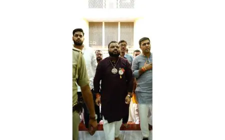 Renowned Bhajan Singer Kahniya Mittal Brings Spiritual Fervor to Chirawa