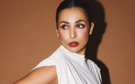 Malaika Arora Joins Rohit Gandhi-Rahul Khanna For Deccan Derby Fashion Spectacle