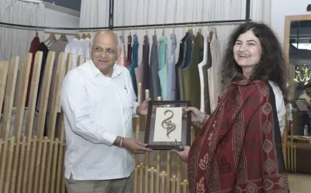 Gandhi Jayanti: Chief Minister Shri Bhupendra Patel Promotes Khadi by Making Purchases in Ahmedabad at OM khadi