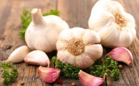 Immunity Boosts To Glowing Skin: Raw Garlic Benefits You Probably Didn’t Know About