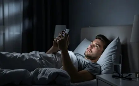 How Gen Z’s Screen Habits Are Damaging Eye Health And Raising The Risk Of Diabetes