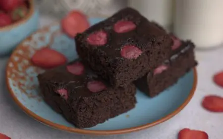 Strawberry Chocolate Brownies: A Delicious Recipe That Highlights Winter's Berries