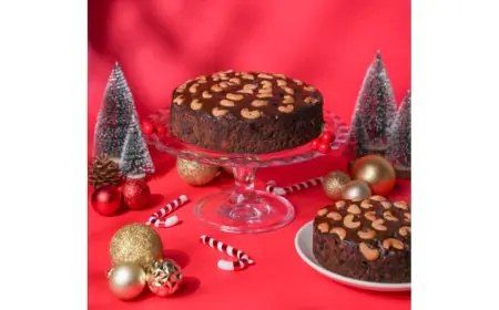 Deliure Marks Christmas with Its Signature Vegetarian, Alcohol-Free Plum Cake