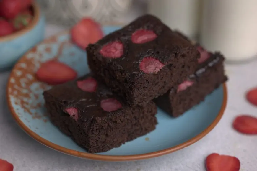 Strawberry Chocolate Brownies: A Delicious Recipe That Highlights Winter's Berries