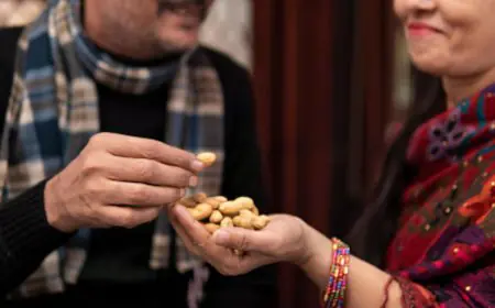 Love Eating Peanuts In Winter? Here’s Why This Seasonal Favourite Can Harm Digestion And Skin