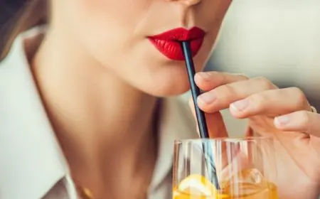 5 Expert Tips To Keep Your Lipstick Perfect All Day