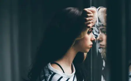 Signs Of Depression In Teen Girls: 6 Red Flags Parents Must Watch For