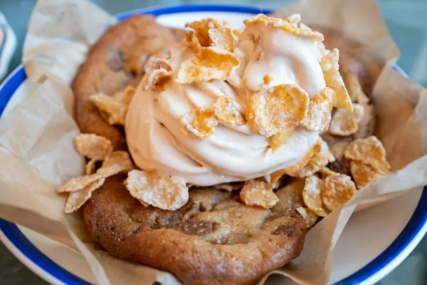 Easy Chocolate Chip Cookies To Make For Your Loved Ones This Valentine's Day