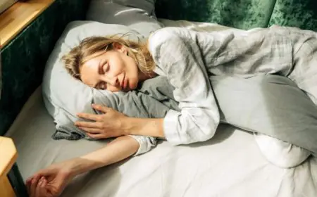 The Sleep–Skin Connection: How Your Bedroom Environment Affects Your Glow