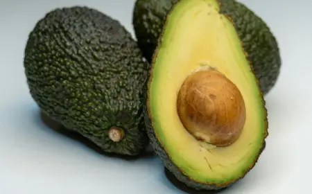 Step-By-Step Guide To Make Avocado Oil At Home