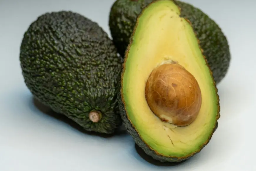 Step-By-Step Guide To Make Avocado Oil At Home